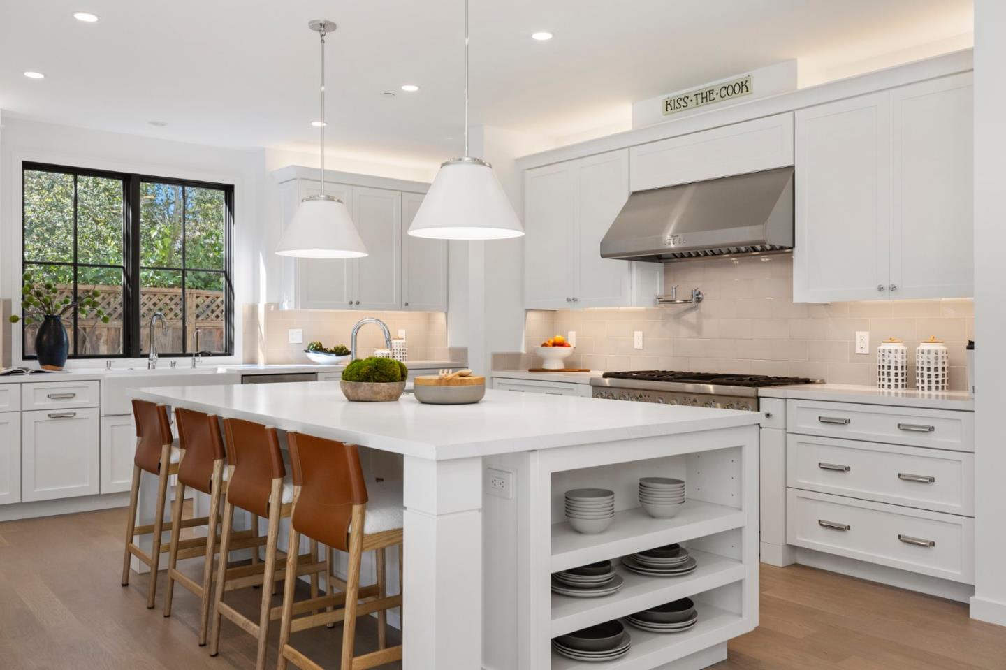 Detail Gallery Image 14 of 69 For 311 Linfield Dr, Menlo Park,  CA 94025 - 4 Beds | 3/1 Baths