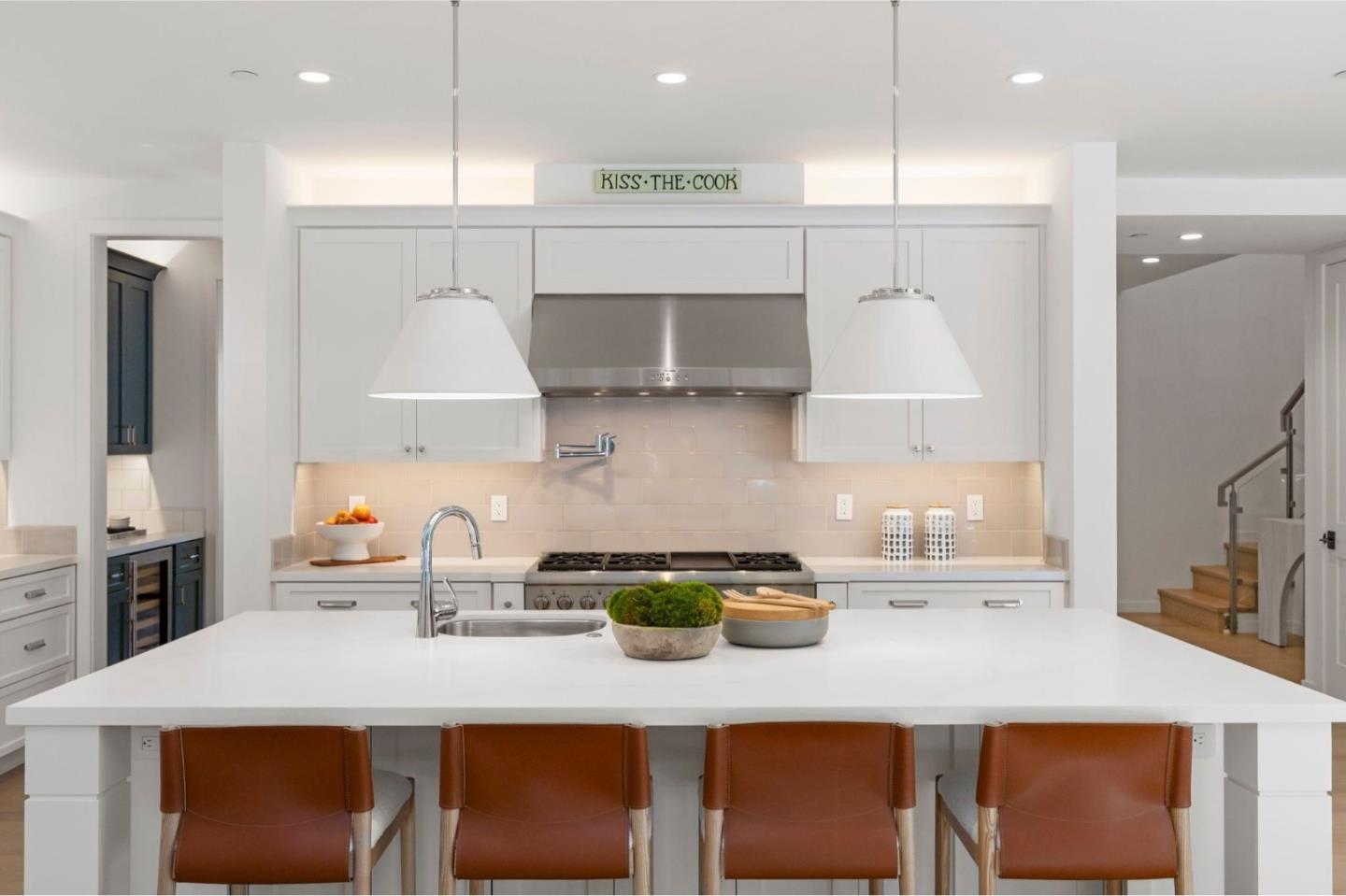 Detail Gallery Image 15 of 69 For 311 Linfield Dr, Menlo Park,  CA 94025 - 4 Beds | 3/1 Baths