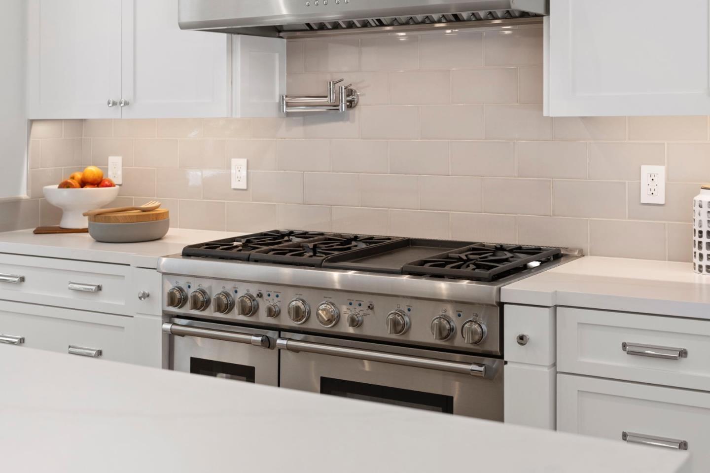 Detail Gallery Image 17 of 69 For 311 Linfield Dr, Menlo Park,  CA 94025 - 4 Beds | 3/1 Baths