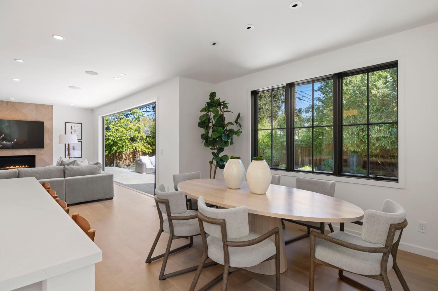 Detail Gallery Image 23 of 69 For 311 Linfield Dr, Menlo Park,  CA 94025 - 4 Beds | 3/1 Baths