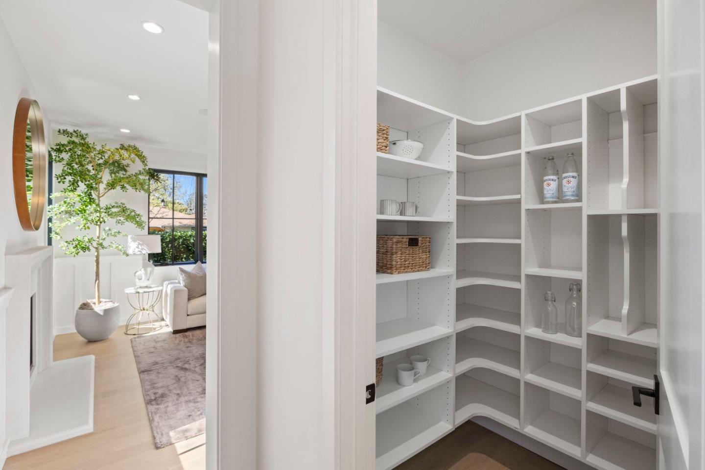 Detail Gallery Image 27 of 69 For 311 Linfield Dr, Menlo Park,  CA 94025 - 4 Beds | 3/1 Baths