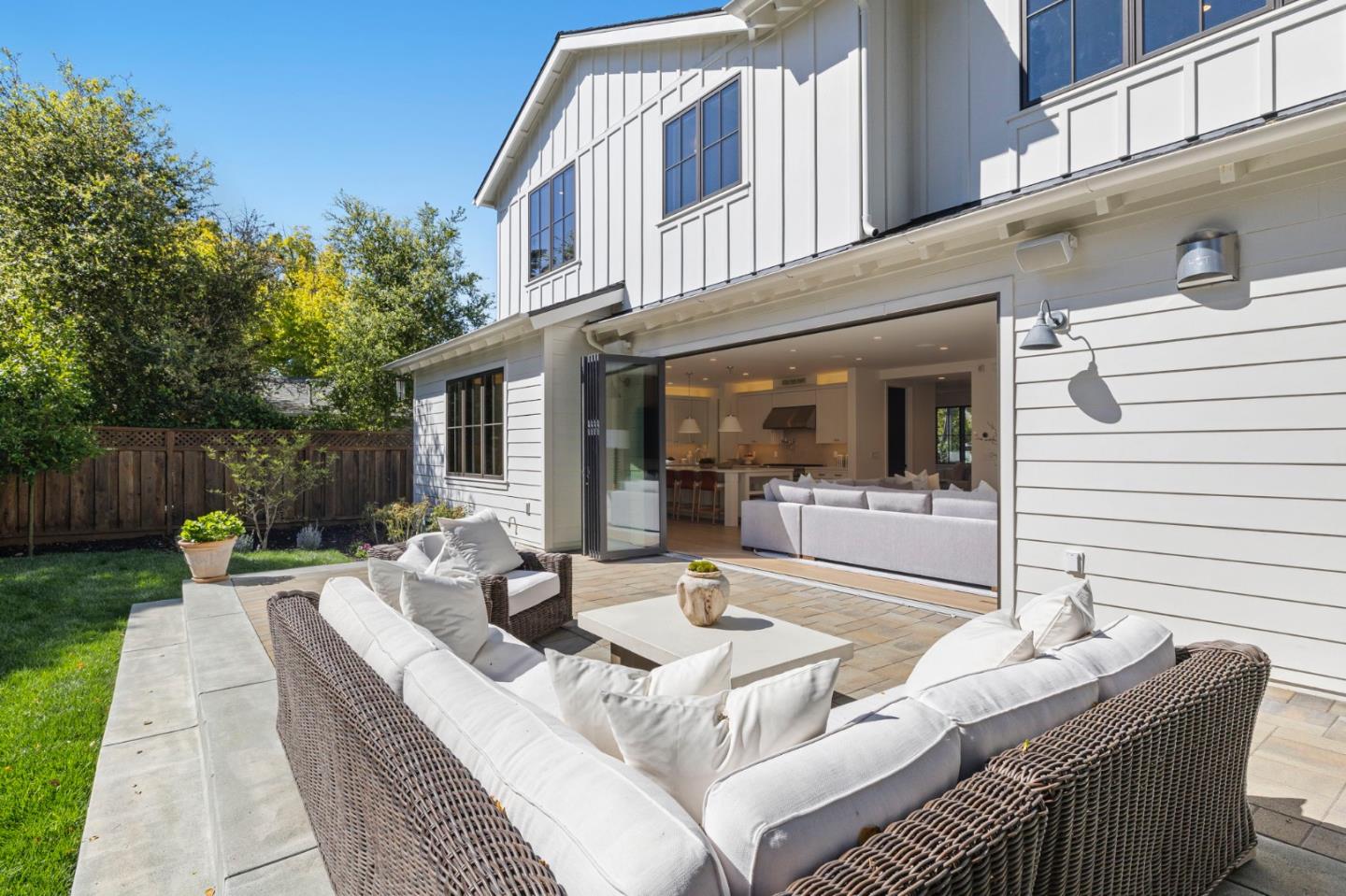 Detail Gallery Image 31 of 69 For 311 Linfield Dr, Menlo Park,  CA 94025 - 4 Beds | 3/1 Baths