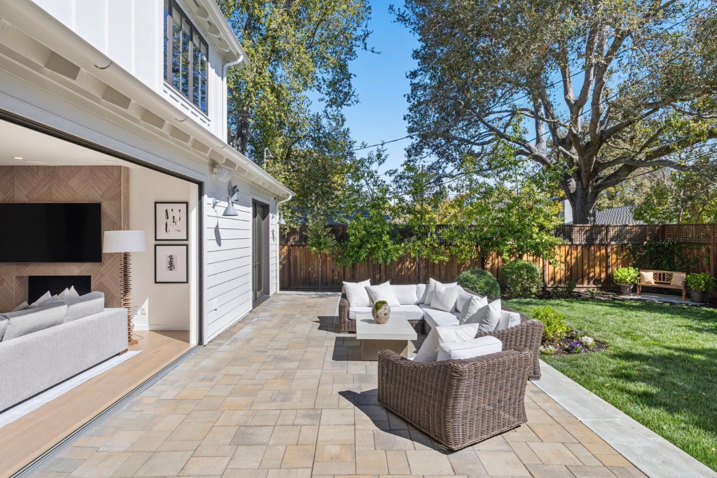 Detail Gallery Image 32 of 69 For 311 Linfield Dr, Menlo Park,  CA 94025 - 4 Beds | 3/1 Baths