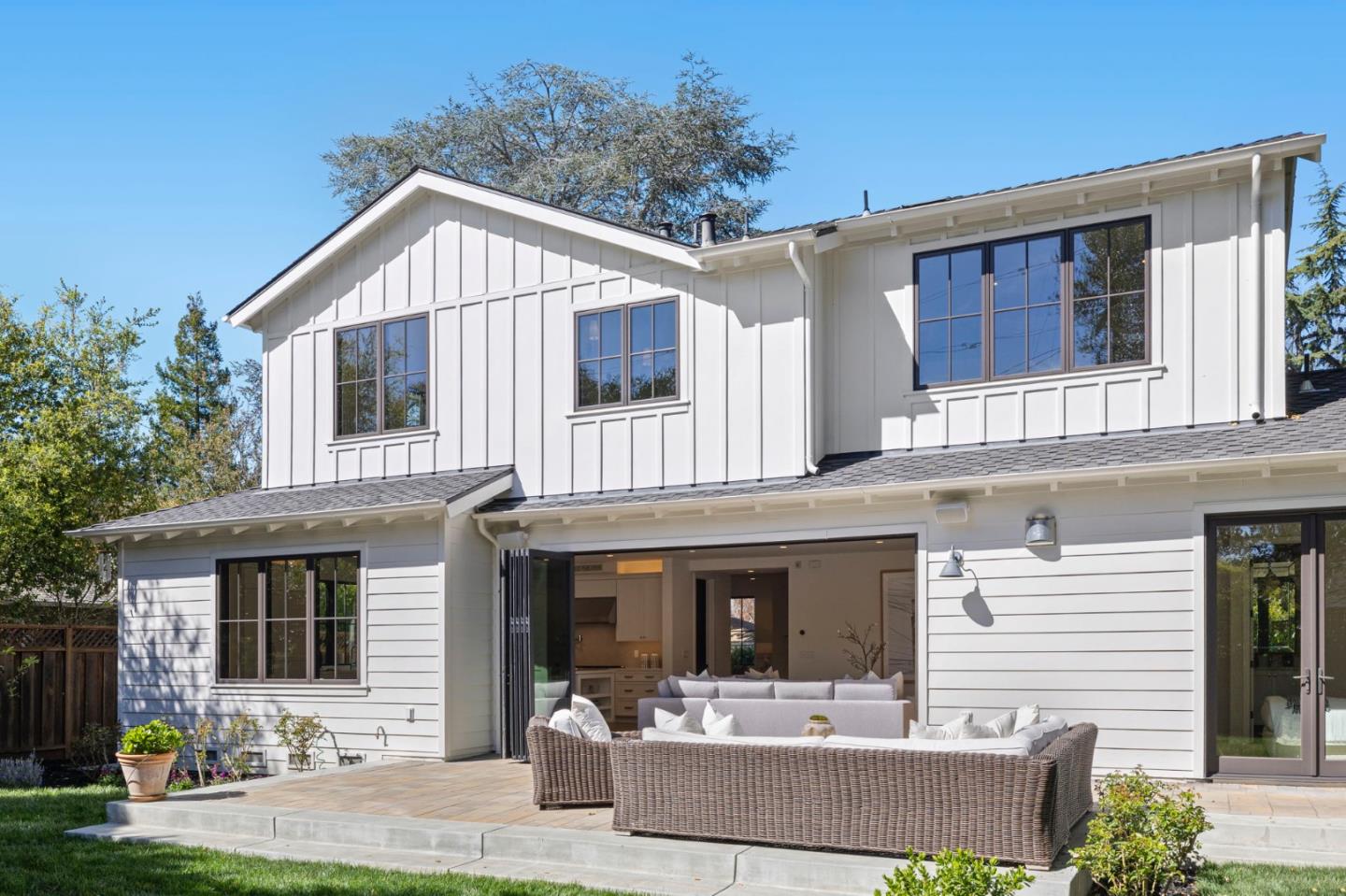 Detail Gallery Image 34 of 69 For 311 Linfield Dr, Menlo Park,  CA 94025 - 4 Beds | 3/1 Baths