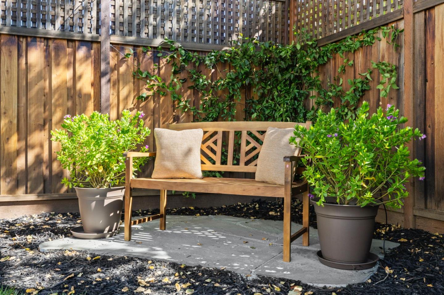 Detail Gallery Image 38 of 69 For 311 Linfield Dr, Menlo Park,  CA 94025 - 4 Beds | 3/1 Baths