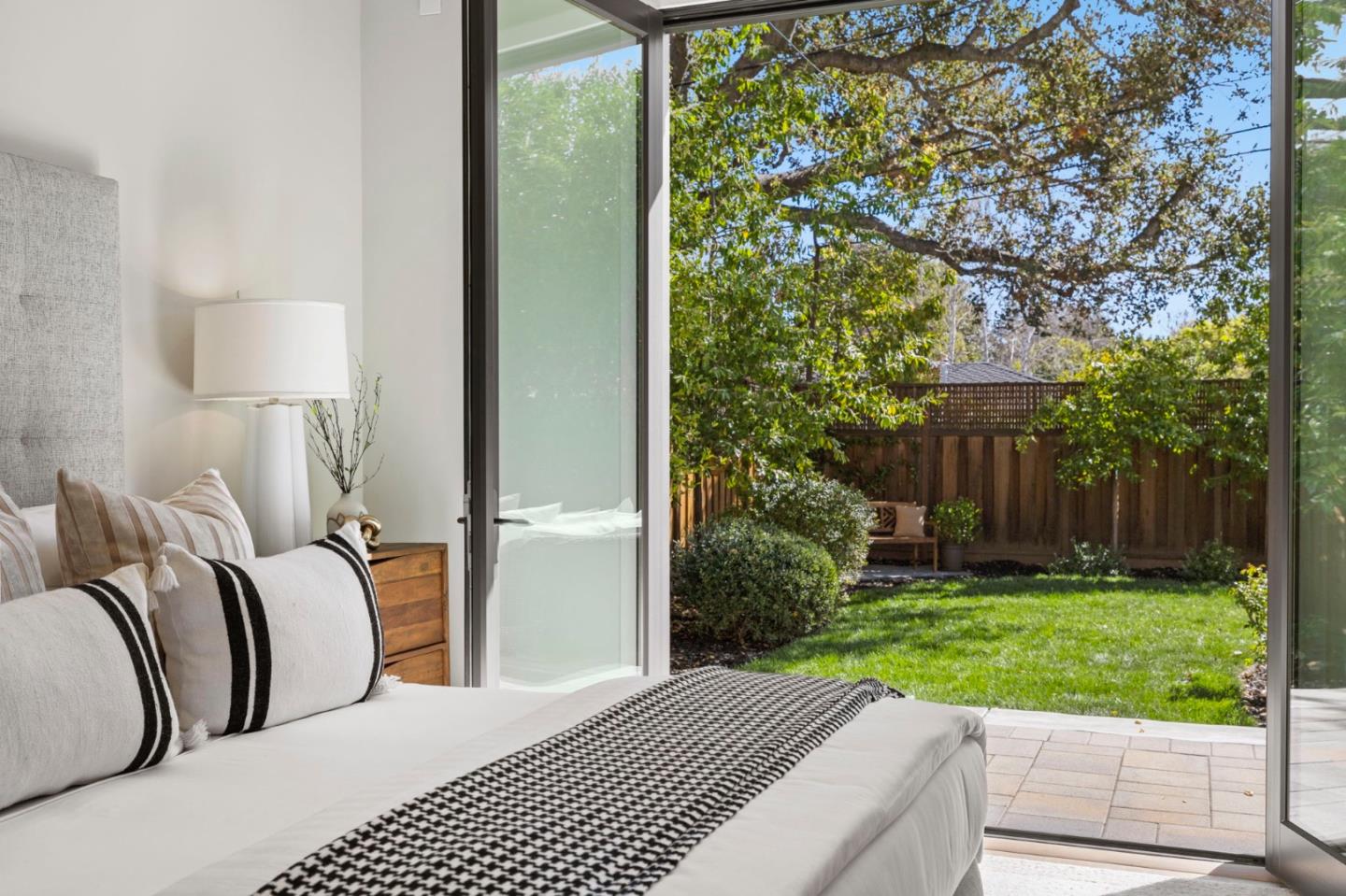 Detail Gallery Image 40 of 69 For 311 Linfield Dr, Menlo Park,  CA 94025 - 4 Beds | 3/1 Baths