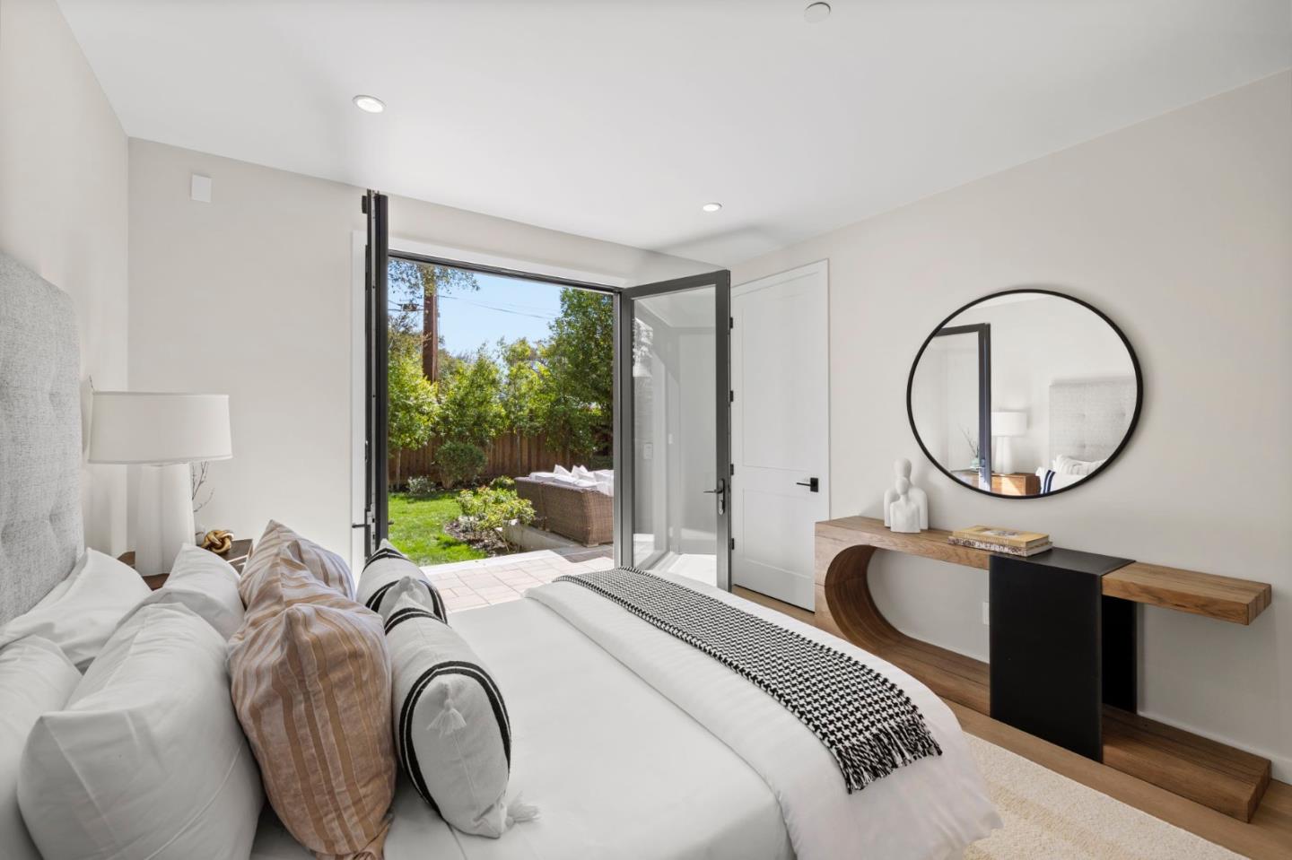 Detail Gallery Image 41 of 69 For 311 Linfield Dr, Menlo Park,  CA 94025 - 4 Beds | 3/1 Baths