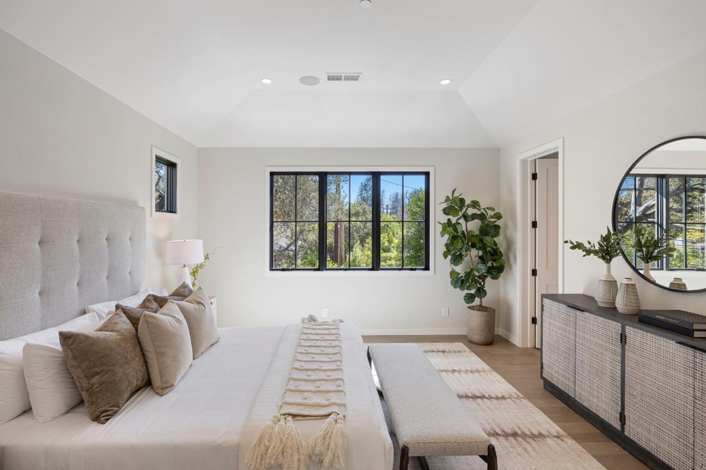 Detail Gallery Image 48 of 69 For 311 Linfield Dr, Menlo Park,  CA 94025 - 4 Beds | 3/1 Baths