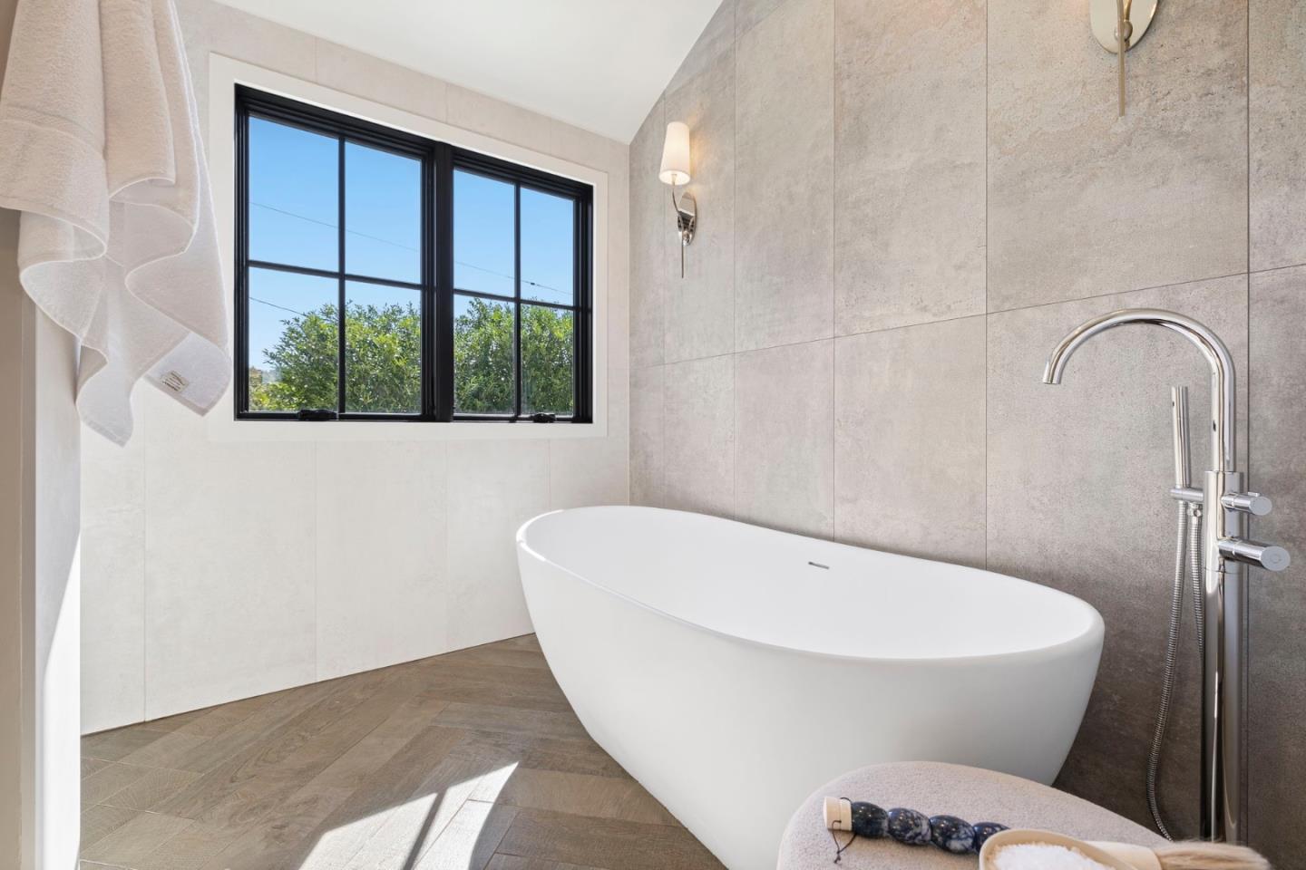 Detail Gallery Image 53 of 69 For 311 Linfield Dr, Menlo Park,  CA 94025 - 4 Beds | 3/1 Baths