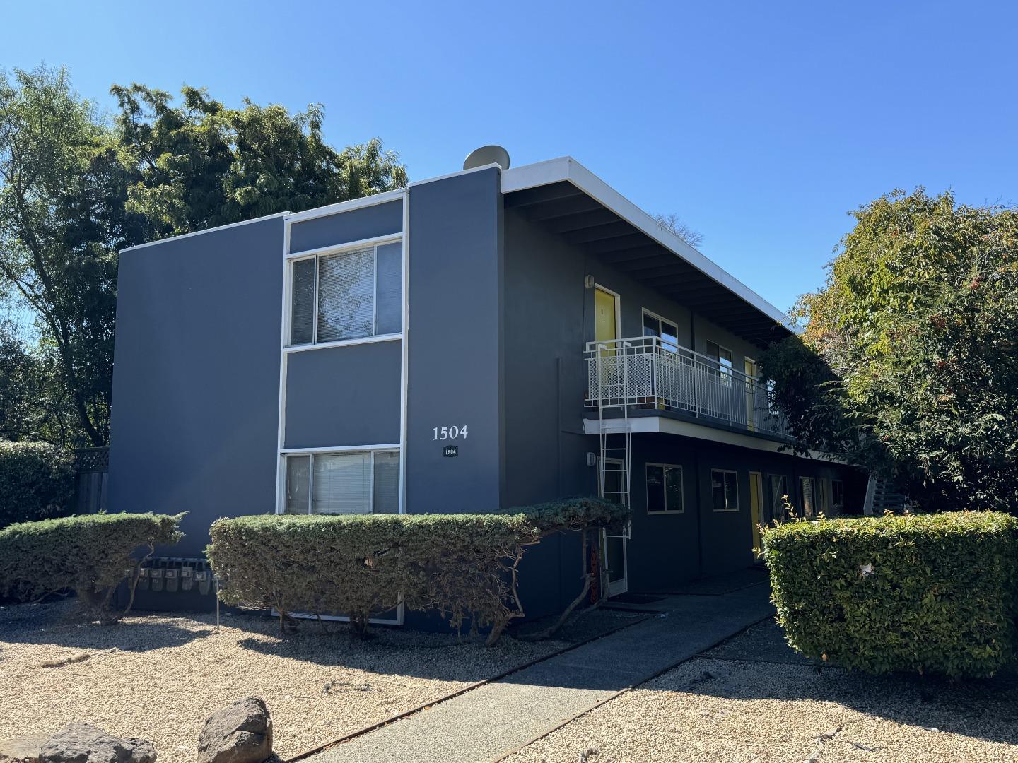 Detail Gallery Image 2 of 9 For 1504 S Claremont St, San Mateo,  CA 94402 - – Beds | – Baths