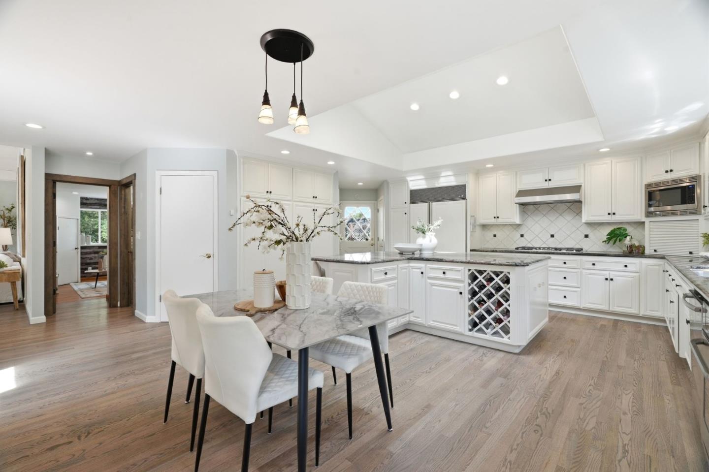 Detail Gallery Image 11 of 33 For 13525 Surrey Ln, Saratoga,  CA 95070 - 5 Beds | 4 Baths