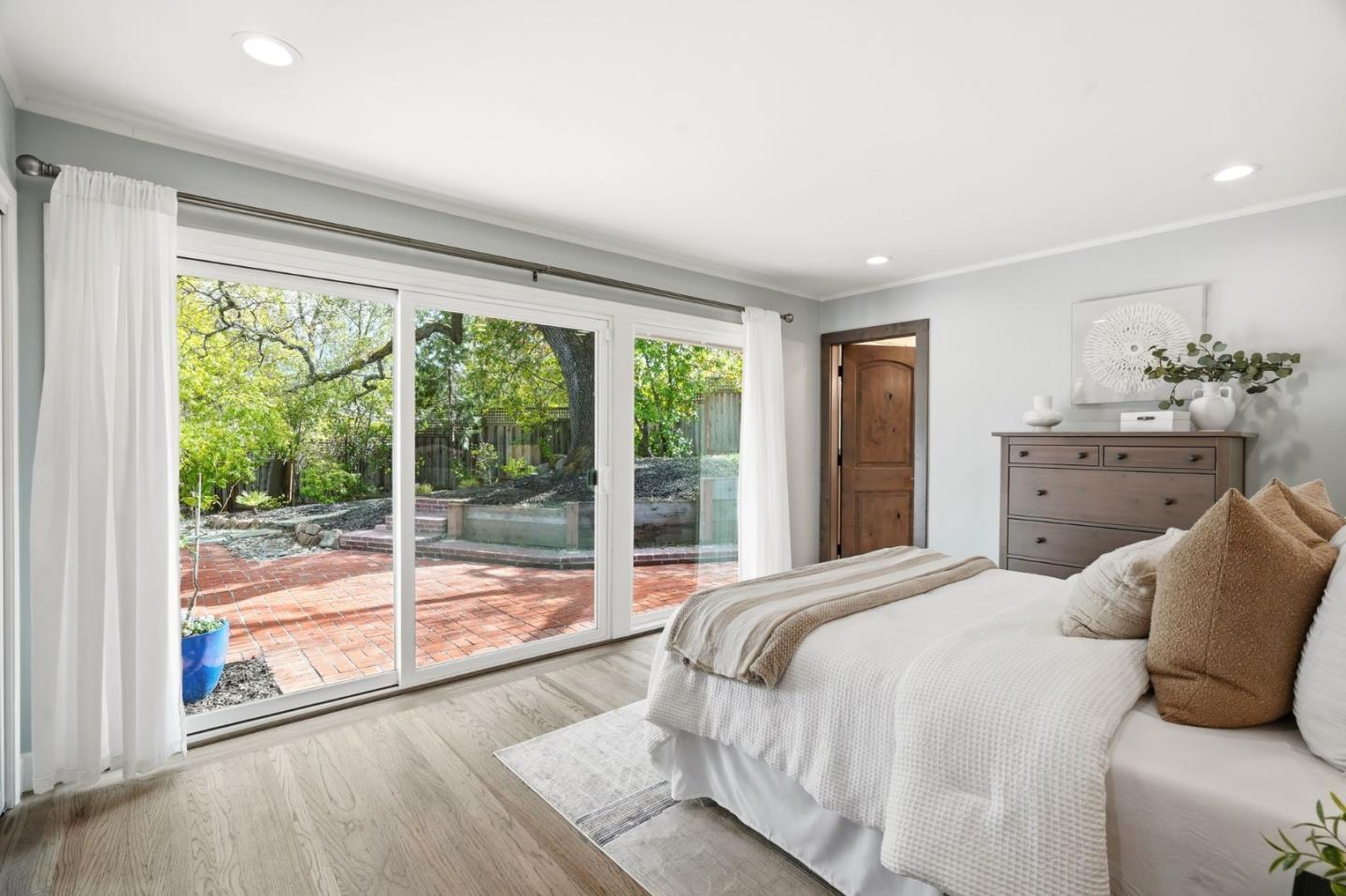 Detail Gallery Image 14 of 33 For 13525 Surrey Ln, Saratoga,  CA 95070 - 5 Beds | 4 Baths