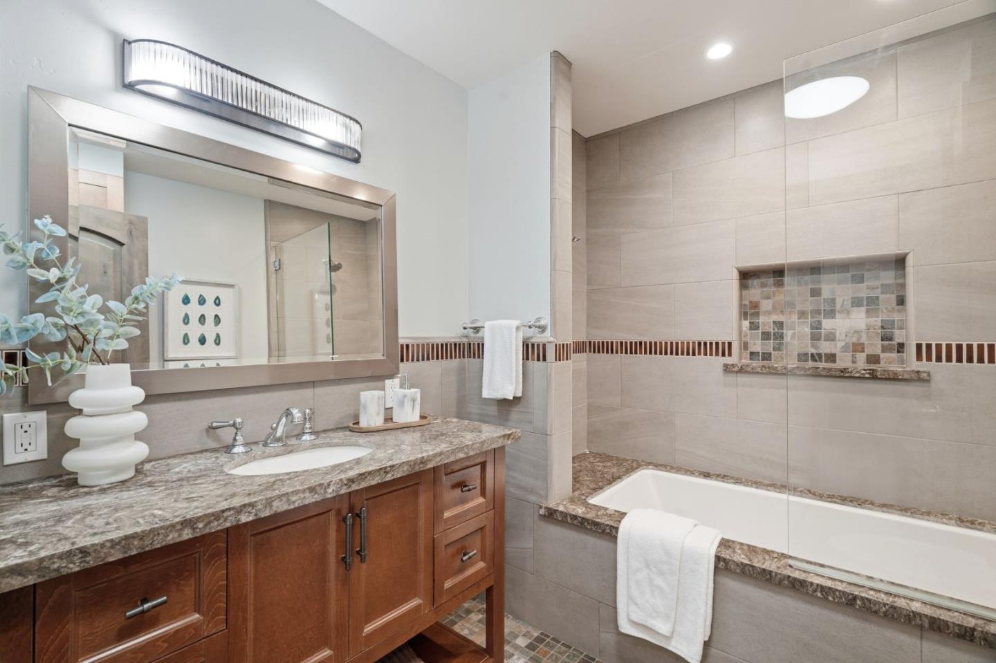 Detail Gallery Image 23 of 33 For 13525 Surrey Ln, Saratoga,  CA 95070 - 5 Beds | 4 Baths