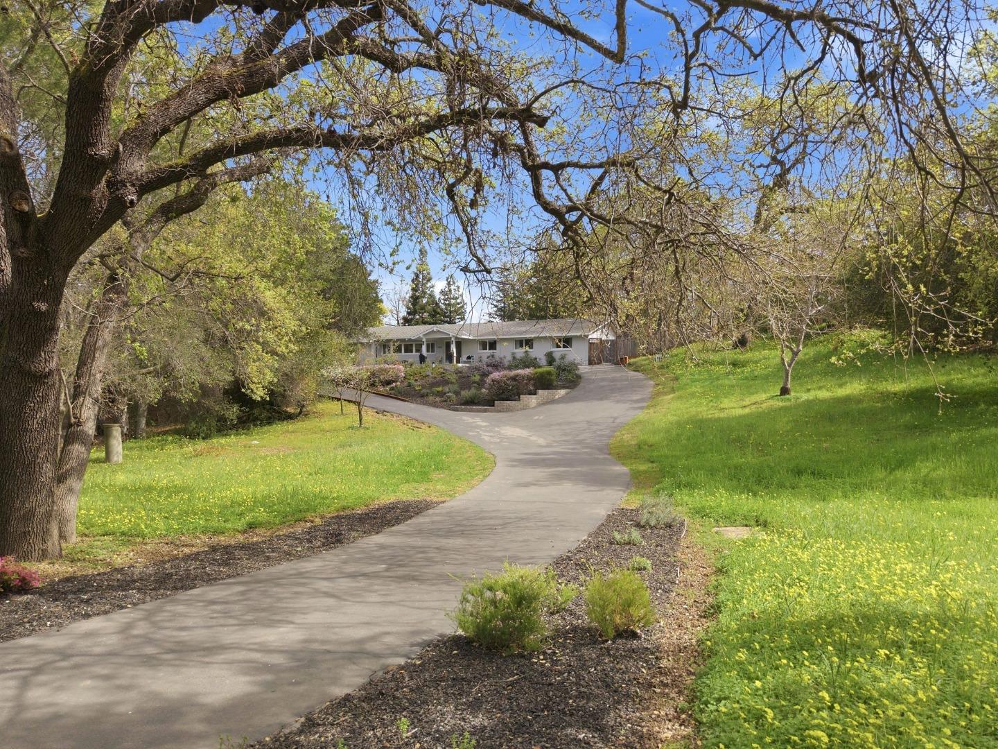 Detail Gallery Image 32 of 33 For 13525 Surrey Ln, Saratoga,  CA 95070 - 5 Beds | 4 Baths