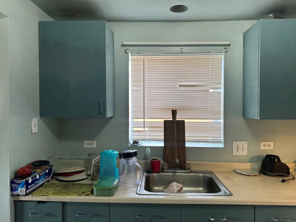 Detail Gallery Image 8 of 23 For 322 Poplar Ave, Manteca,  CA 95336 - 2 Beds | 1 Baths