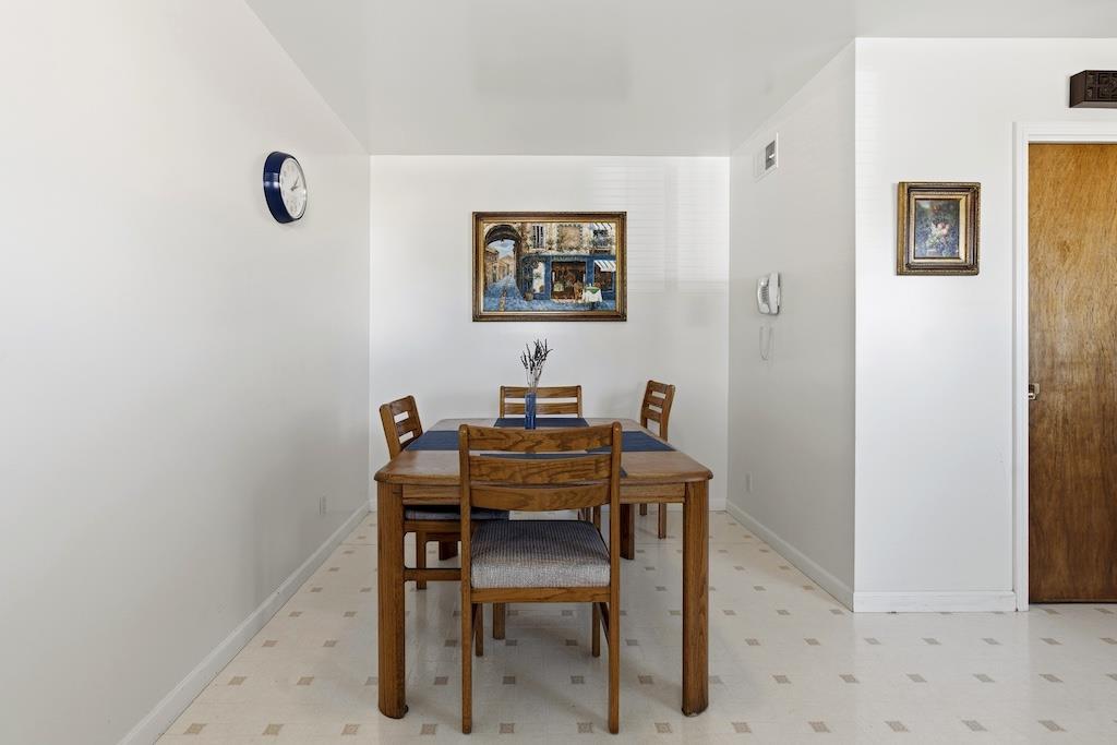 Detail Gallery Image 7 of 13 For 5351 Calderwood Ln, San Jose,  CA 95118 - 5 Beds | 2 Baths