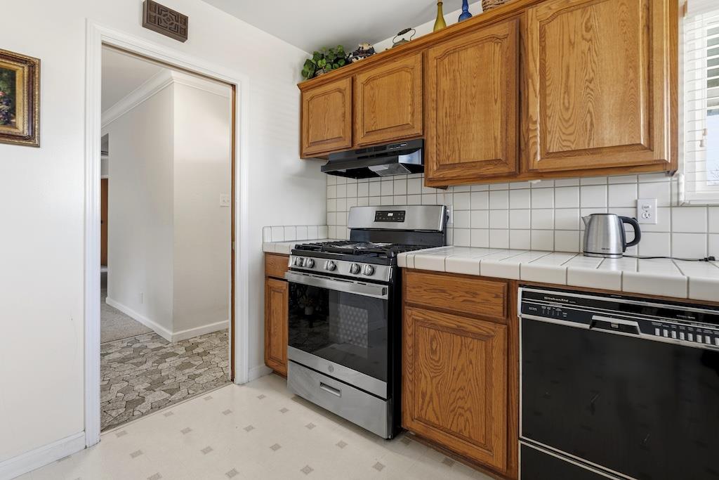 Detail Gallery Image 8 of 13 For 5351 Calderwood Ln, San Jose,  CA 95118 - 5 Beds | 2 Baths