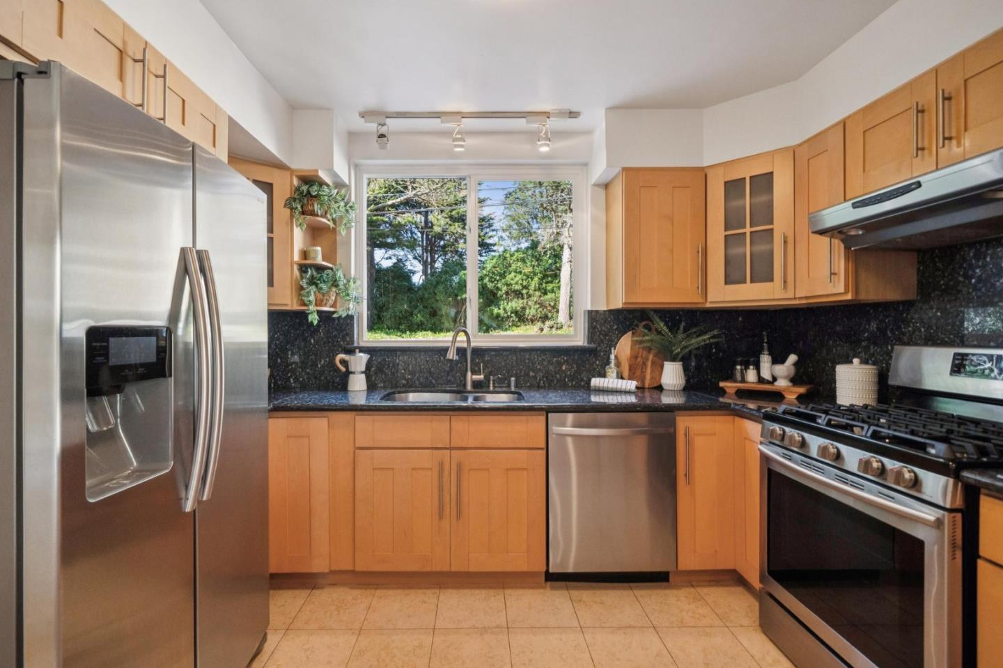 Detail Gallery Image 12 of 47 For 38 Wilshire Ave, Daly City,  CA 94015 - 3 Beds | 3 Baths