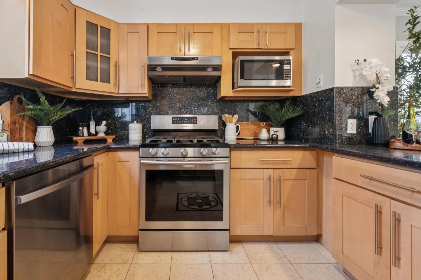 Detail Gallery Image 14 of 47 For 38 Wilshire Ave, Daly City,  CA 94015 - 3 Beds | 3 Baths