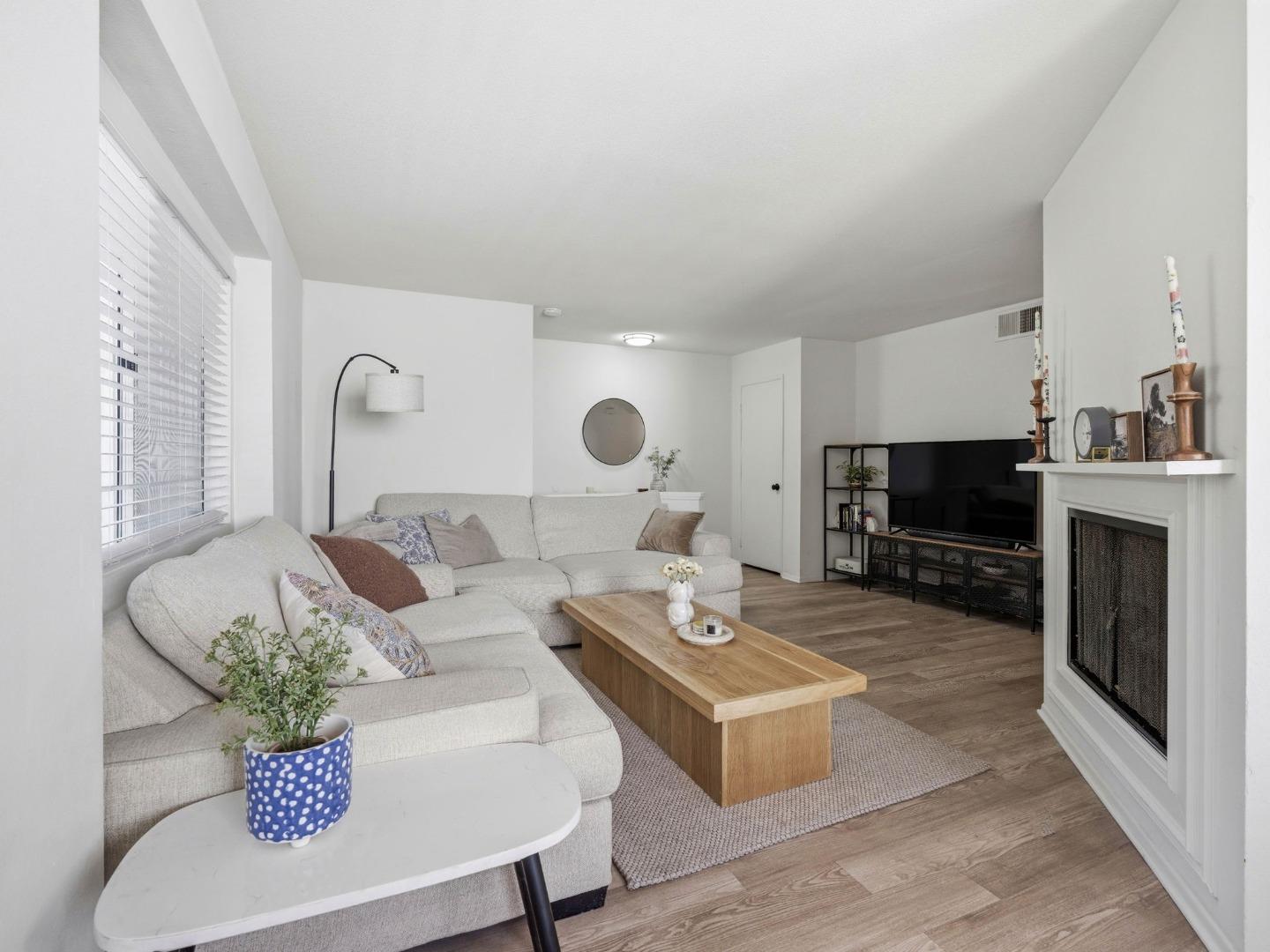 Detail Gallery Image 4 of 19 For 26914 Flo Ln #443,  Canyon Country,  CA 91351 - 3 Beds | 2 Baths