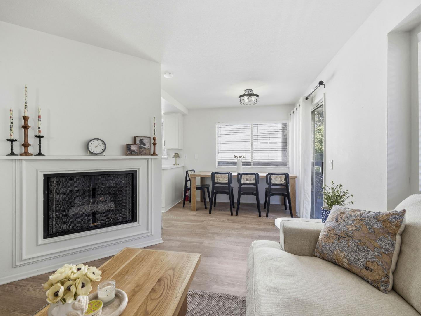 Detail Gallery Image 5 of 19 For 26914 Flo Ln #443,  Canyon Country,  CA 91351 - 3 Beds | 2 Baths