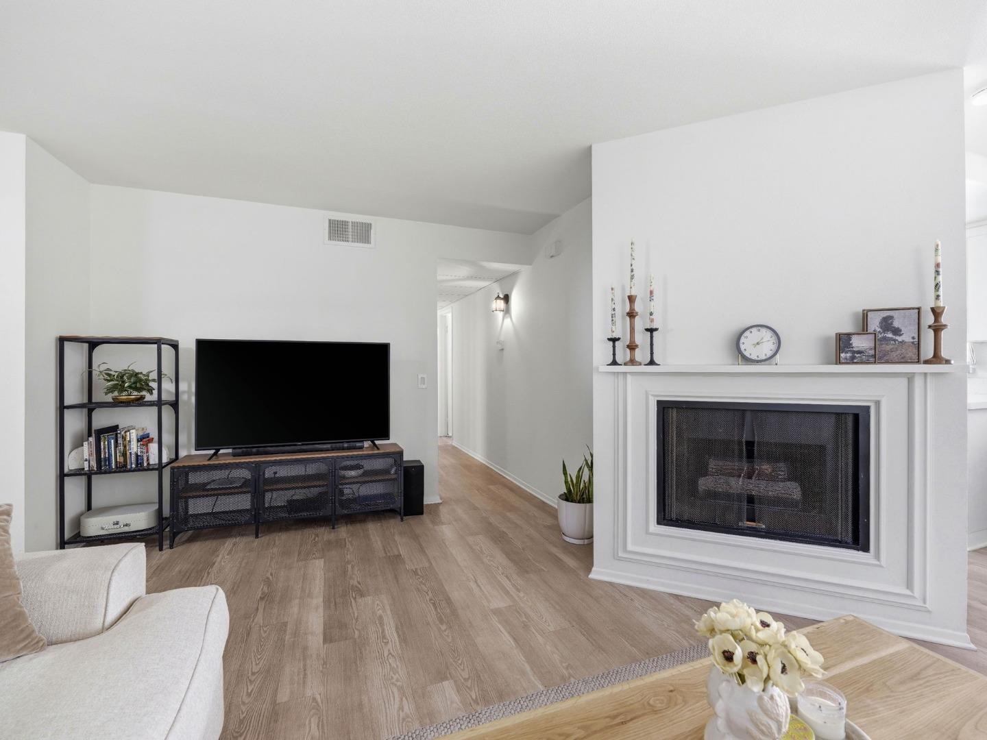 Detail Gallery Image 6 of 19 For 26914 Flo Ln #443,  Canyon Country,  CA 91351 - 3 Beds | 2 Baths