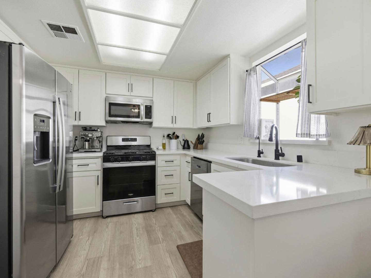 Detail Gallery Image 7 of 19 For 26914 Flo Ln #443,  Canyon Country,  CA 91351 - 3 Beds | 2 Baths