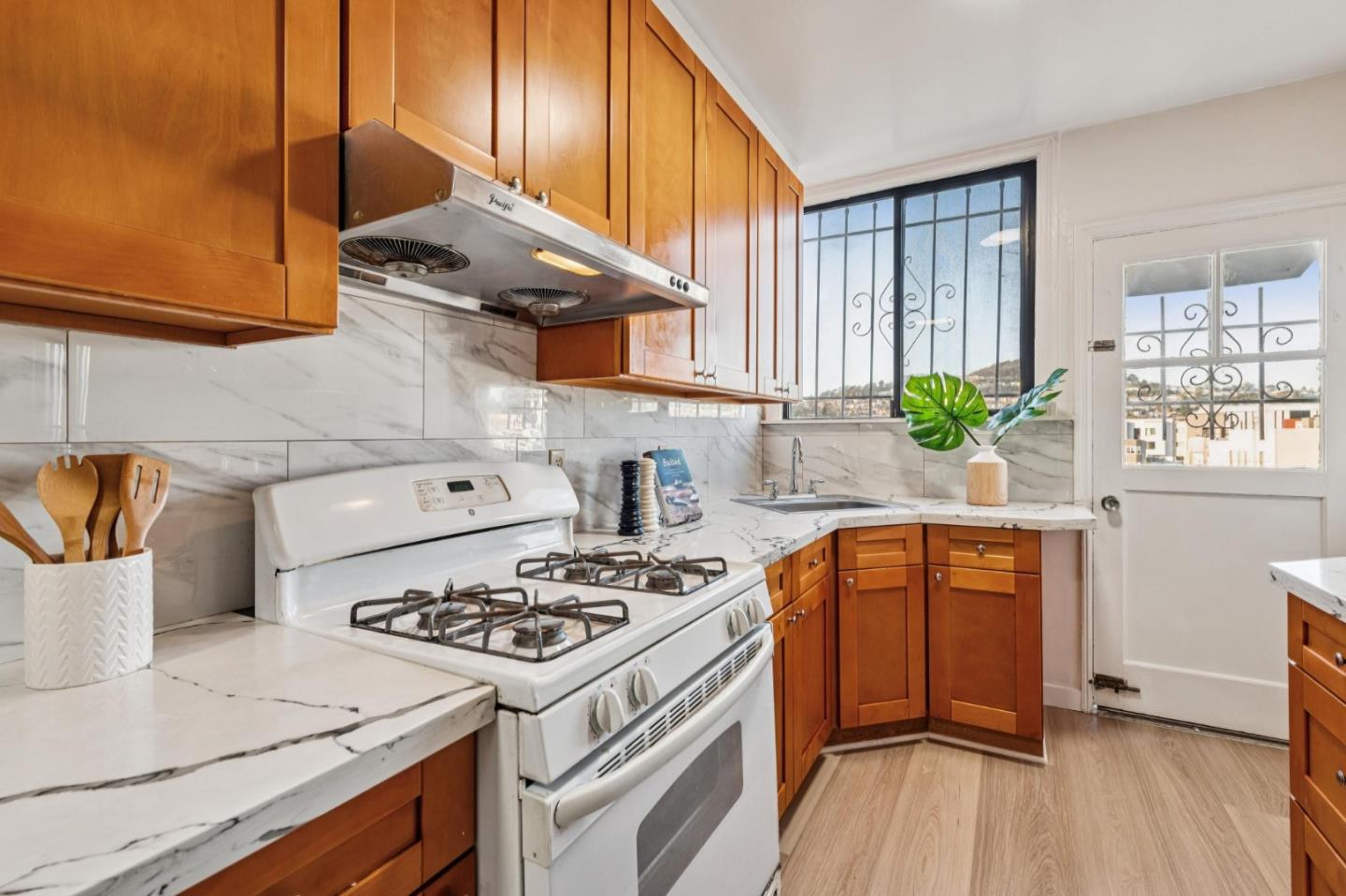 Detail Gallery Image 23 of 40 For 130-132 Holloway Ave, San Francisco,  CA 94112 - – Beds | – Baths