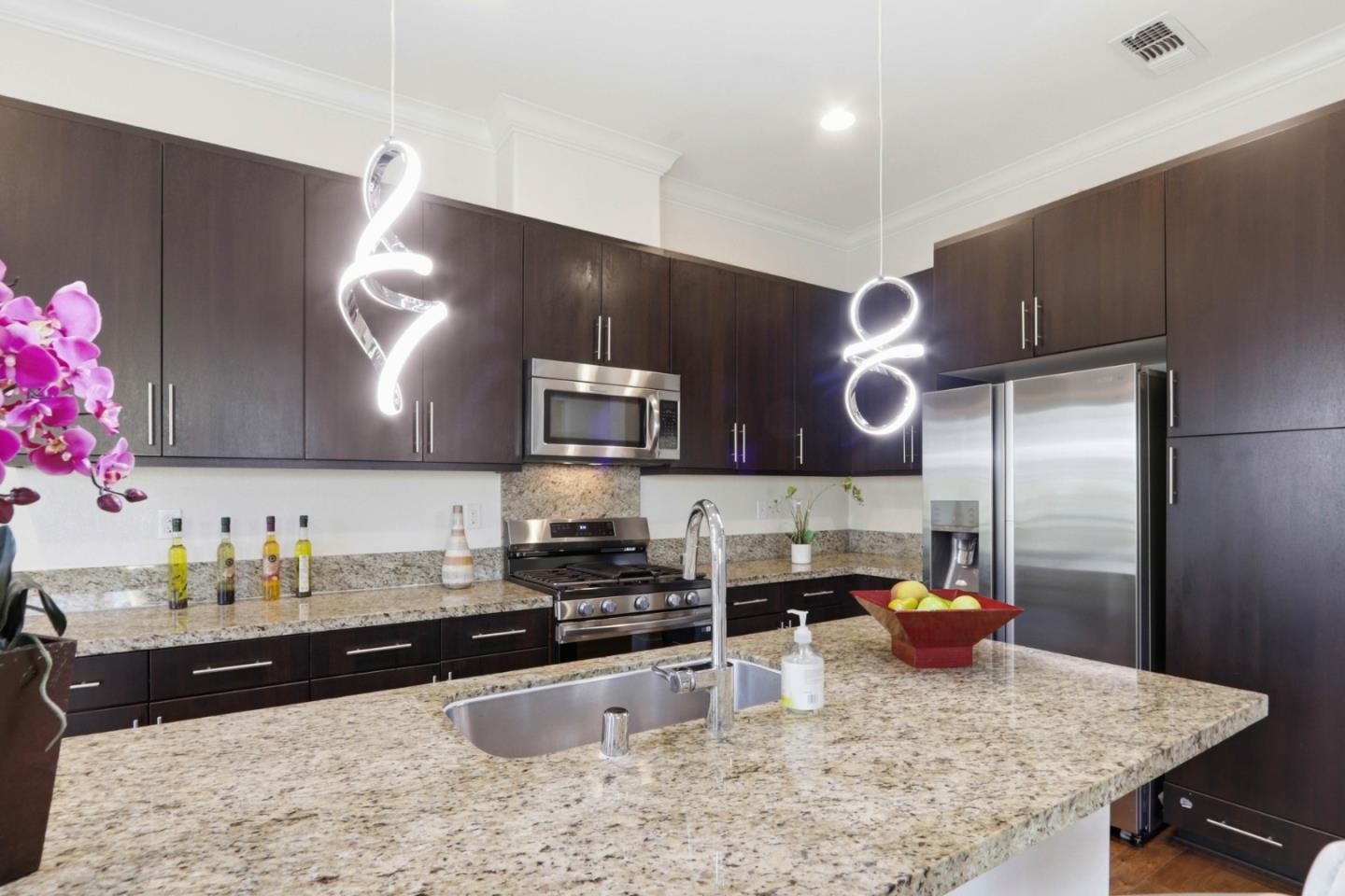 Detail Gallery Image 10 of 42 For 289 Odyssey Ln, Milpitas,  CA 95035 - 3 Beds | 3/1 Baths