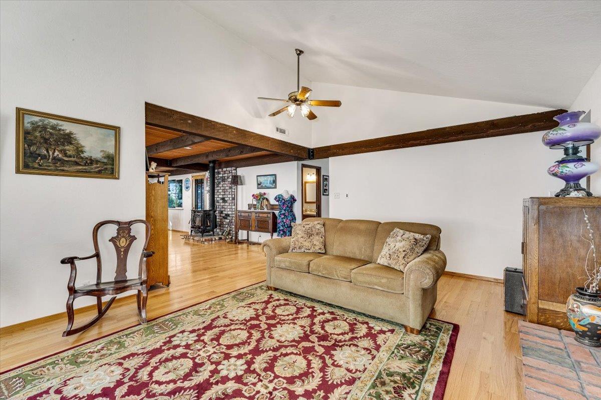 Detail Gallery Image 11 of 76 For 24854 Skyland Rd, Los Gatos,  CA 95033 - 3 Beds | 2 Baths