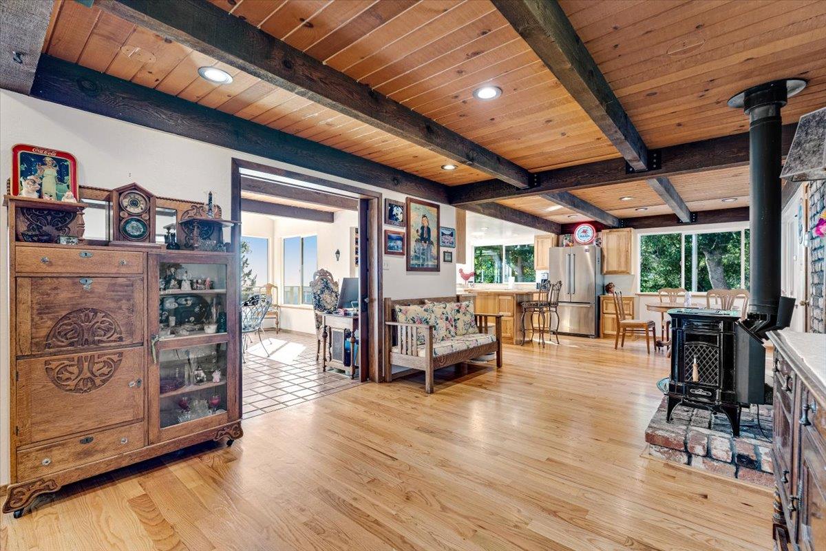 Detail Gallery Image 12 of 76 For 24854 Skyland Rd, Los Gatos,  CA 95033 - 3 Beds | 2 Baths