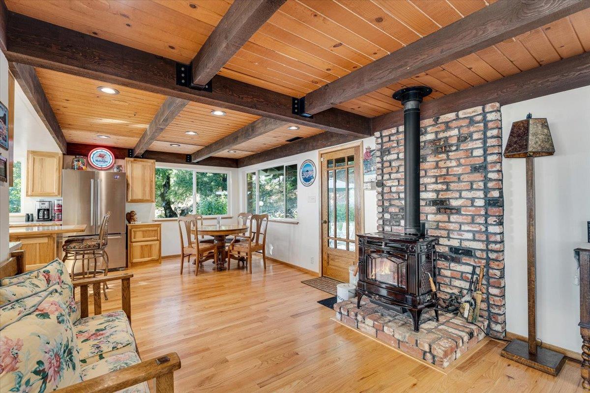 Detail Gallery Image 14 of 76 For 24854 Skyland Rd, Los Gatos,  CA 95033 - 3 Beds | 2 Baths