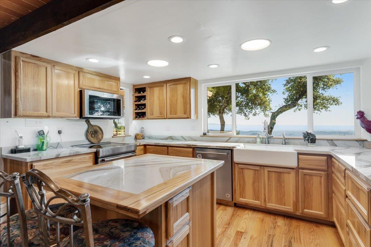 Detail Gallery Image 17 of 76 For 24854 Skyland Rd, Los Gatos,  CA 95033 - 3 Beds | 2 Baths