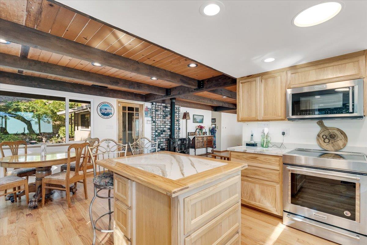 Detail Gallery Image 21 of 76 For 24854 Skyland Rd, Los Gatos,  CA 95033 - 3 Beds | 2 Baths