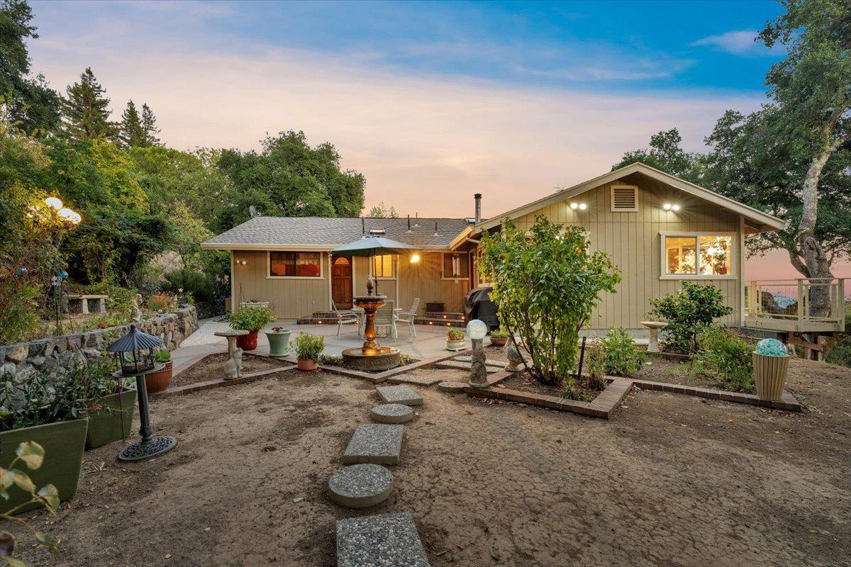 Detail Gallery Image 4 of 76 For 24854 Skyland Rd, Los Gatos,  CA 95033 - 3 Beds | 2 Baths