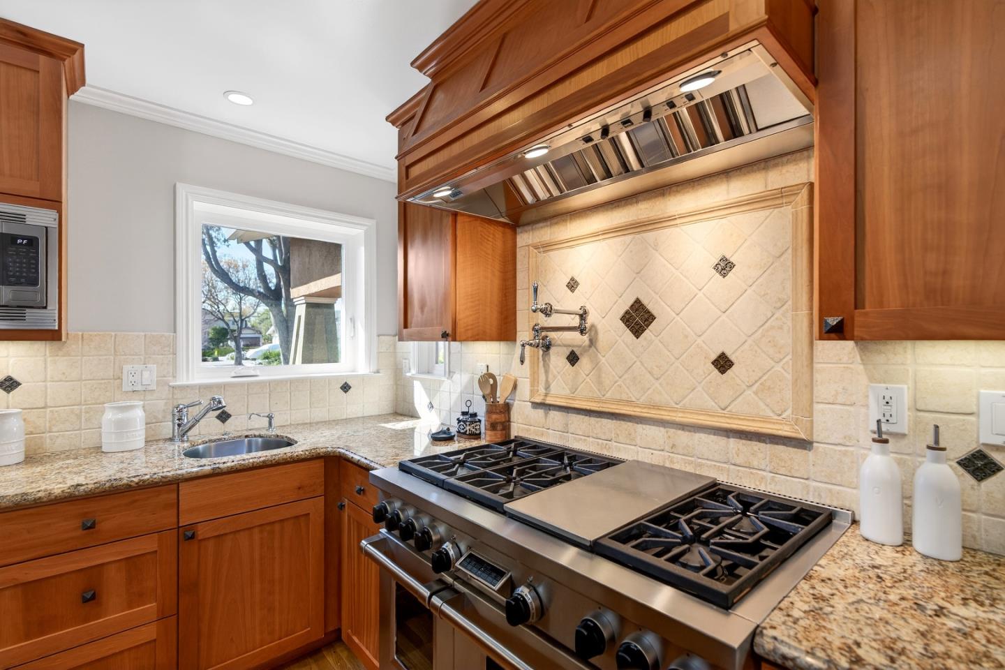 Detail Gallery Image 18 of 60 For 1452 La Crosse Dr, Sunnyvale,  CA 94087 - 4 Beds | 2 Baths