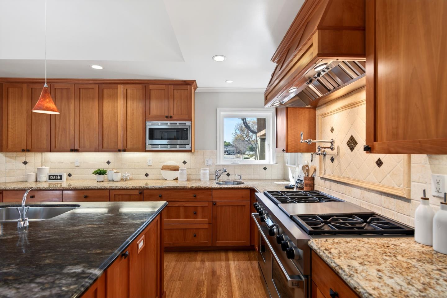 Detail Gallery Image 19 of 60 For 1452 La Crosse Dr, Sunnyvale,  CA 94087 - 4 Beds | 2 Baths