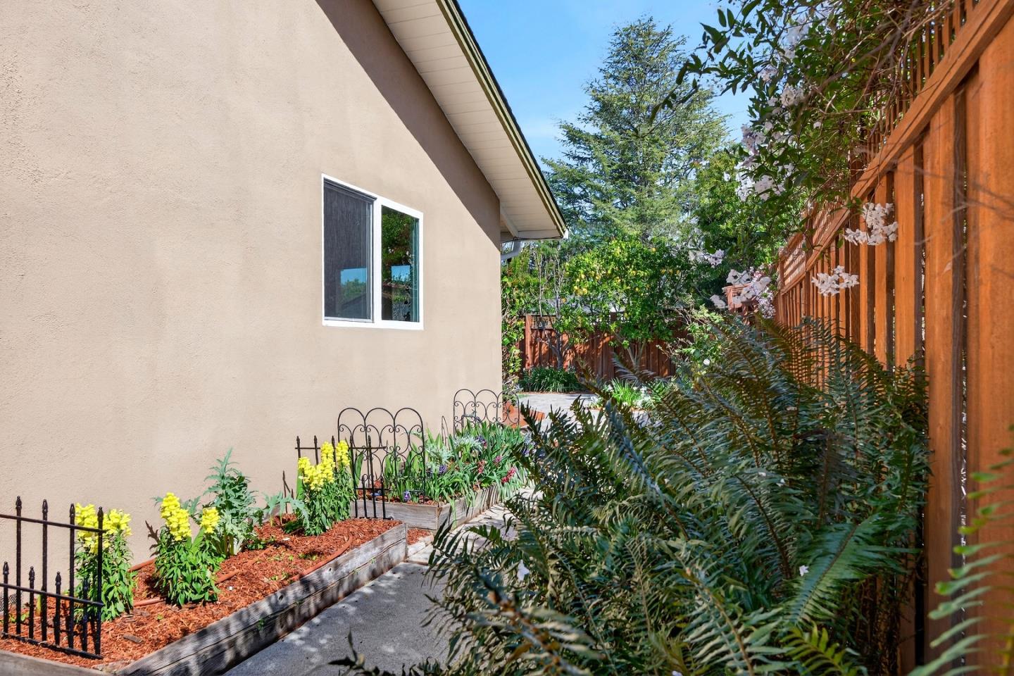 Detail Gallery Image 51 of 60 For 1452 La Crosse Dr, Sunnyvale,  CA 94087 - 4 Beds | 2 Baths