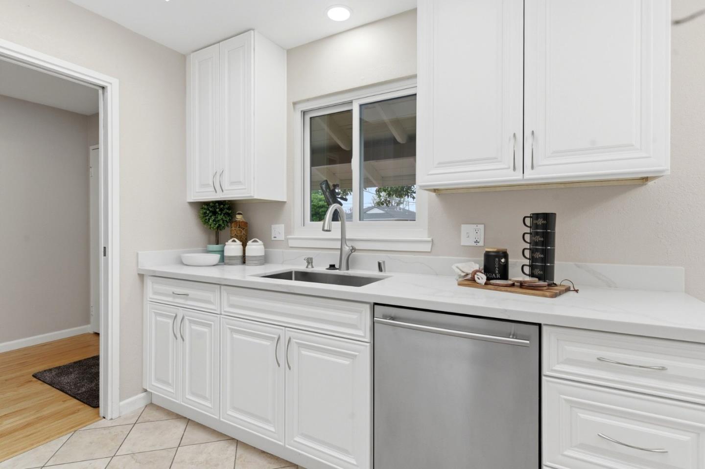 Detail Gallery Image 12 of 49 For 3158 Fowler Ave, Santa Clara,  CA 95051 - 3 Beds | 2/1 Baths