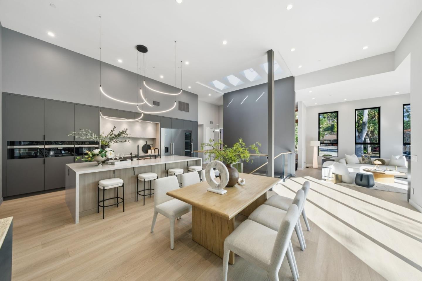 Detail Gallery Image 10 of 49 For 90 Crescent Dr, Palo Alto,  CA 94301 - 5 Beds | 5/2 Baths