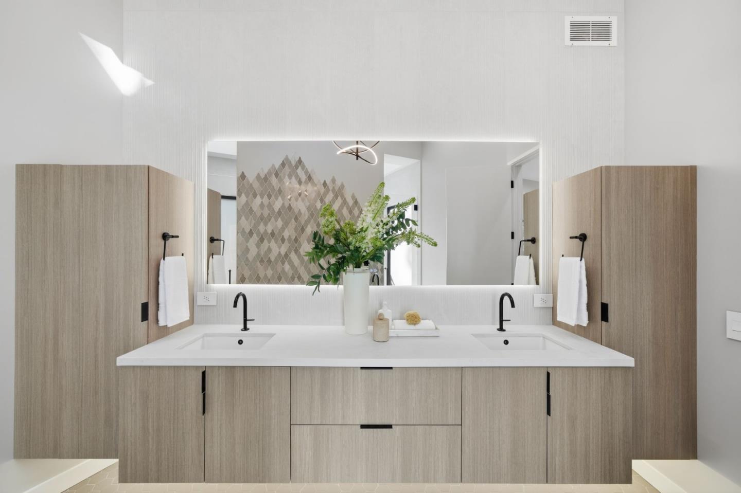 Detail Gallery Image 16 of 49 For 90 Crescent Dr, Palo Alto,  CA 94301 - 5 Beds | 5/2 Baths