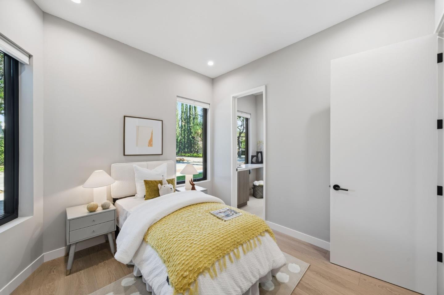 Detail Gallery Image 18 of 49 For 90 Crescent Dr, Palo Alto,  CA 94301 - 5 Beds | 5/2 Baths