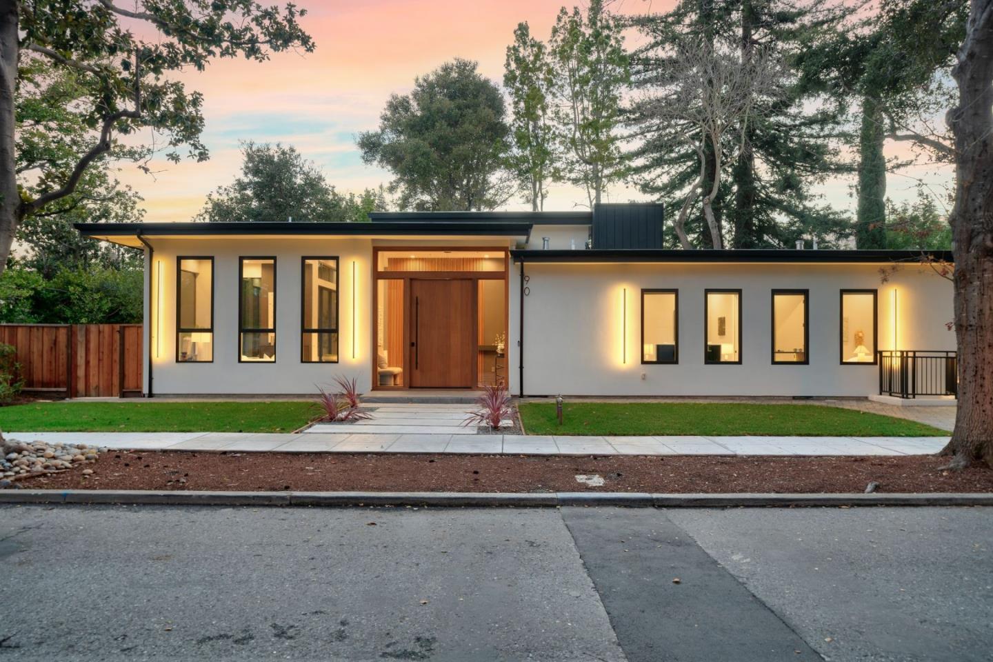 Detail Gallery Image 2 of 49 For 90 Crescent Dr, Palo Alto,  CA 94301 - 5 Beds | 5/2 Baths