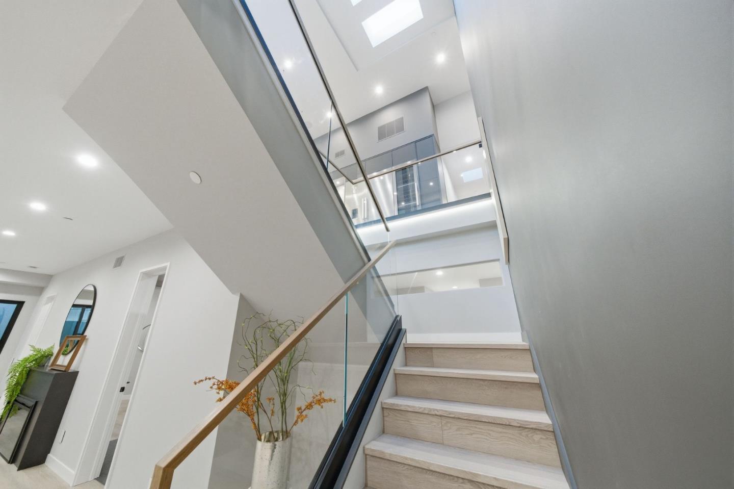 Detail Gallery Image 20 of 49 For 90 Crescent Dr, Palo Alto,  CA 94301 - 5 Beds | 5/2 Baths