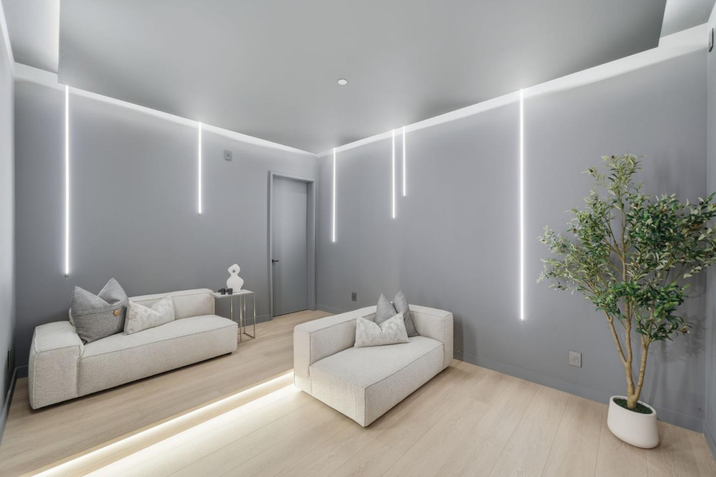 Detail Gallery Image 24 of 49 For 90 Crescent Dr, Palo Alto,  CA 94301 - 5 Beds | 5/2 Baths