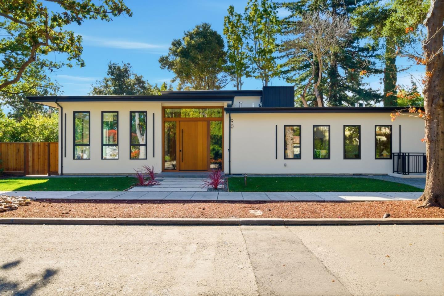 Detail Gallery Image 3 of 49 For 90 Crescent Dr, Palo Alto,  CA 94301 - 5 Beds | 5/2 Baths