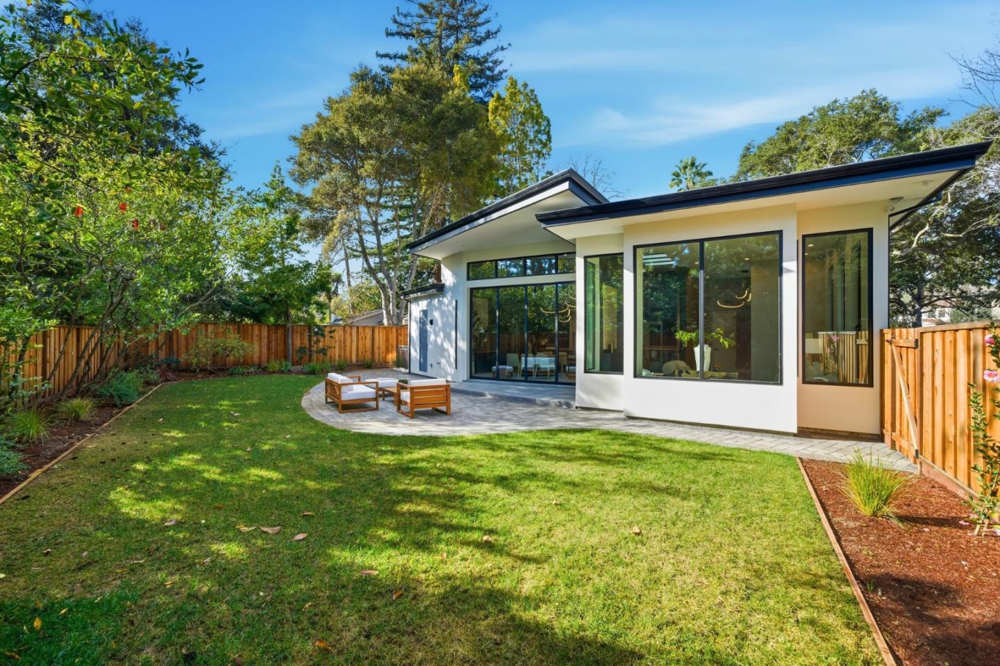 Detail Gallery Image 38 of 49 For 90 Crescent Dr, Palo Alto,  CA 94301 - 5 Beds | 5/2 Baths