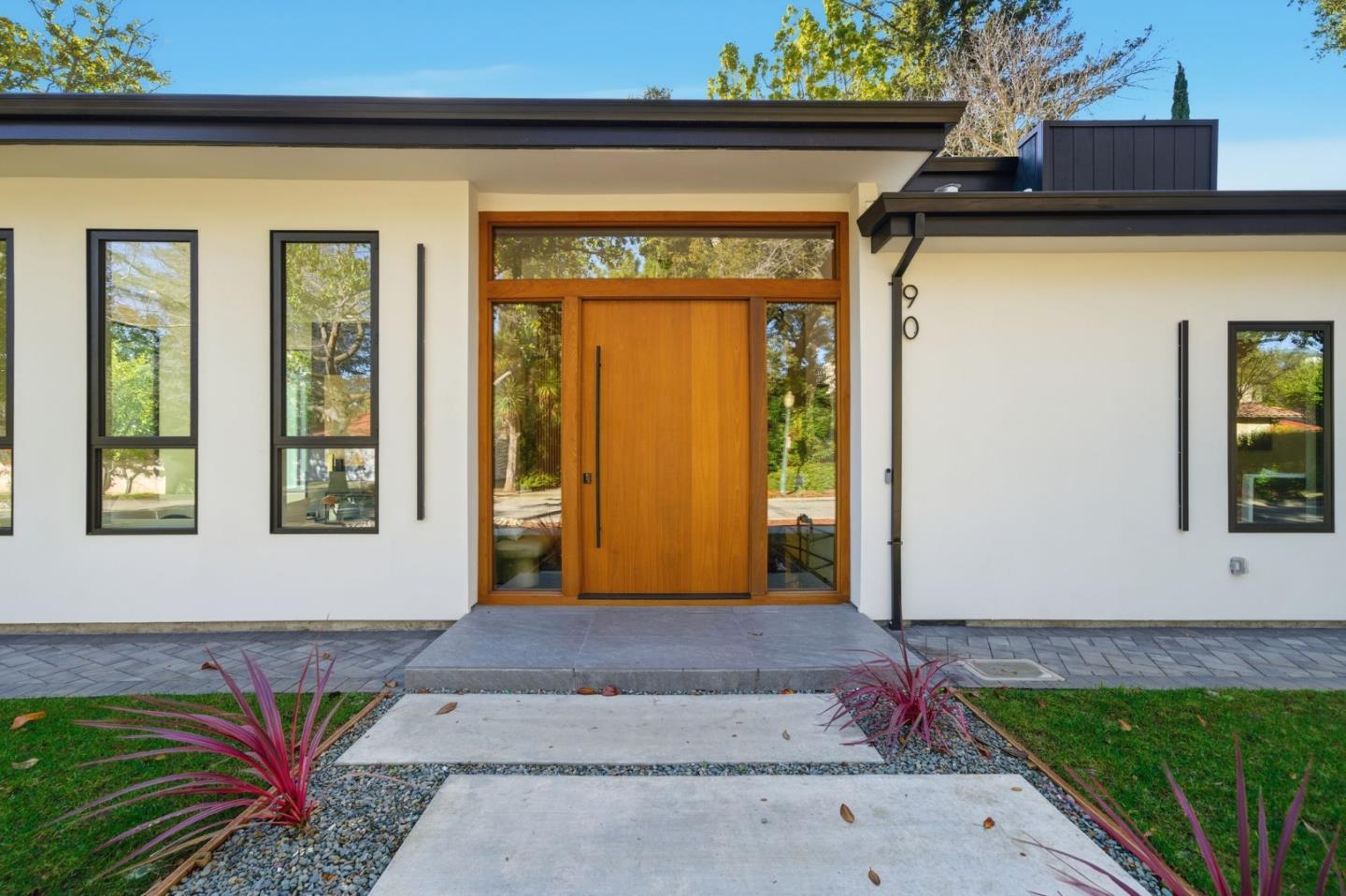 Detail Gallery Image 4 of 49 For 90 Crescent Dr, Palo Alto,  CA 94301 - 5 Beds | 5/2 Baths