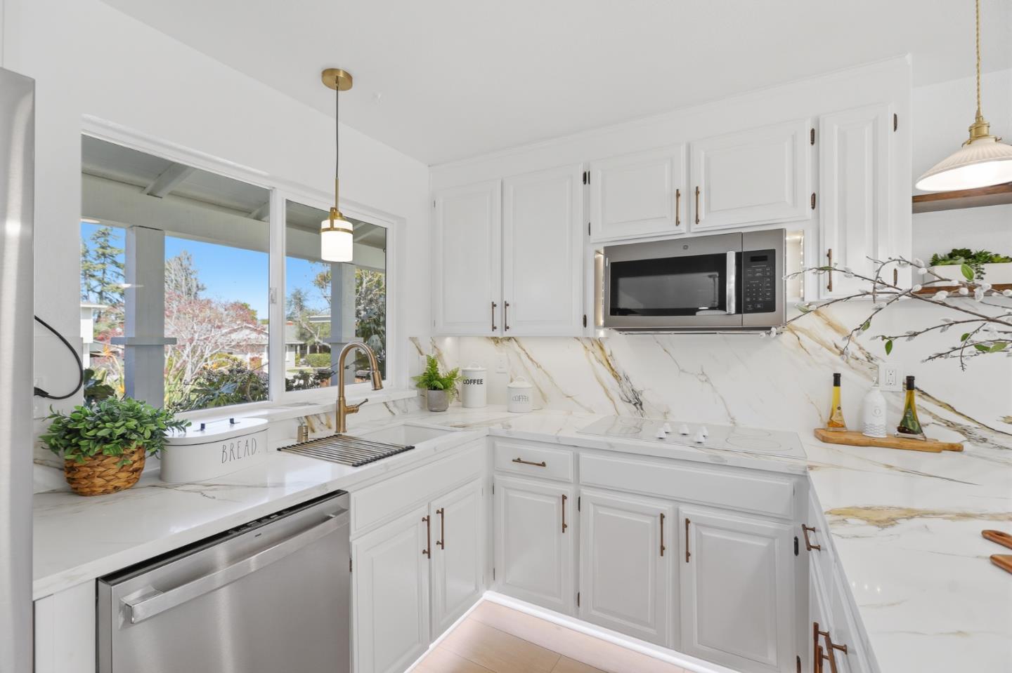 Detail Gallery Image 10 of 56 For 1574 Guadalajara Dr, San Jose,  CA 95120 - 4 Beds | 2 Baths