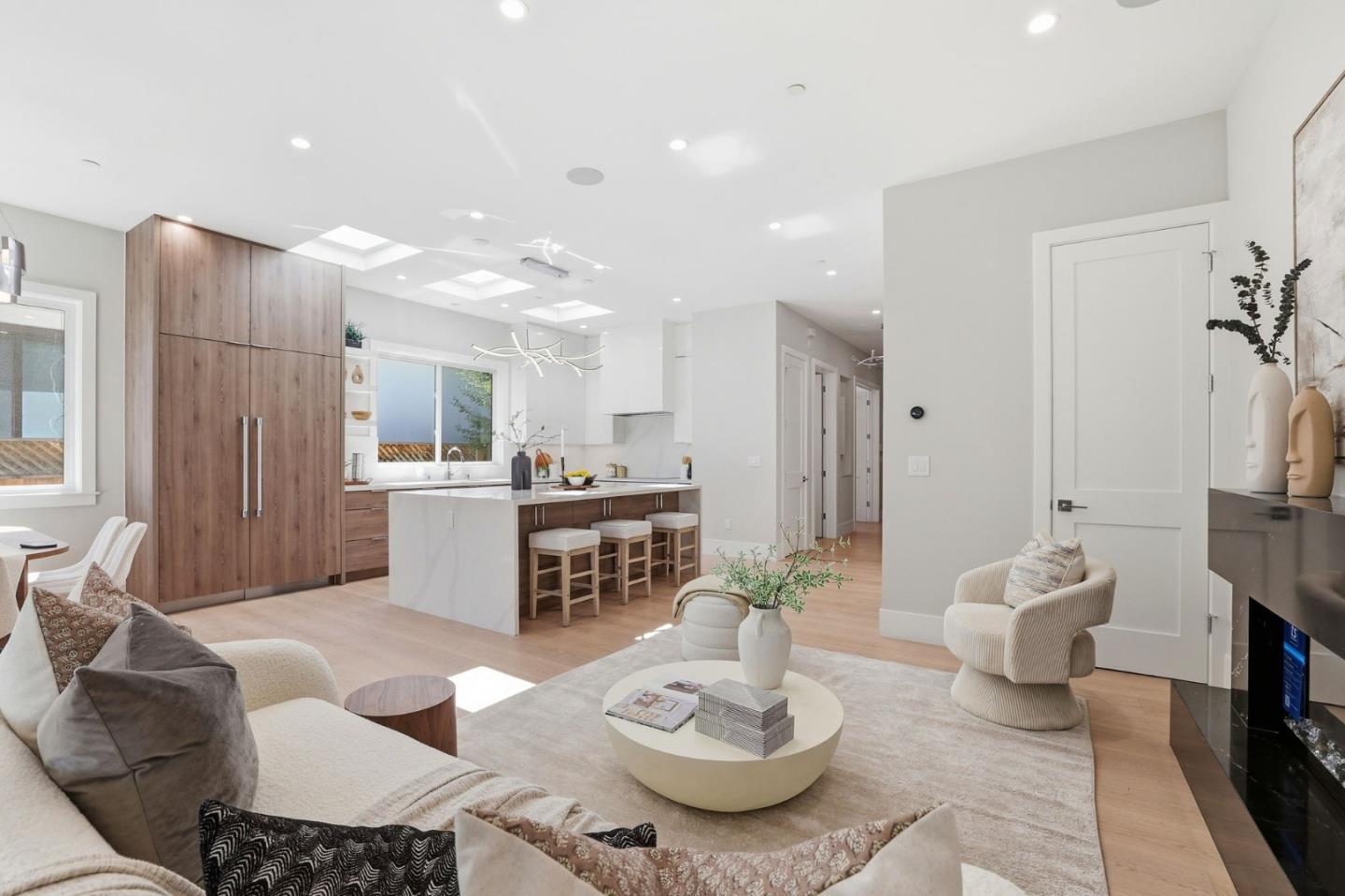 Detail Gallery Image 4 of 43 For 10536 S Tantau Ave, Cupertino,  CA 95014 - 6 Beds | 5 Baths